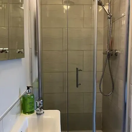 9 Modern On Equestrian Centre Apartment