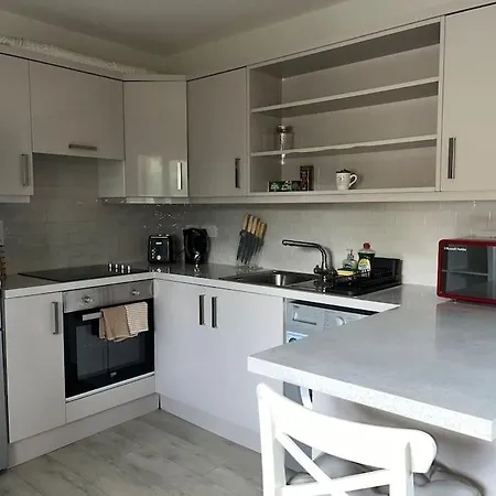 Апартаменты 9 Modern On Equestrian Centre *