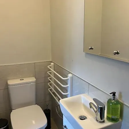 Apartment 9 Modern On Equestrian Centre Ashford